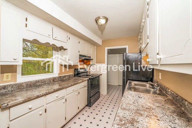 Building Photo - 5430 Saddle Ridge Ln