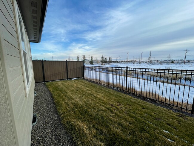 Building Photo - 2273 E Valensole St