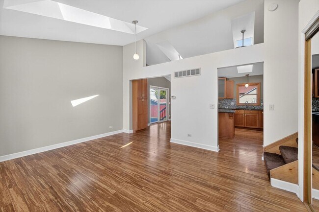 Foto del edificio - 396 Ridgeland Ave
