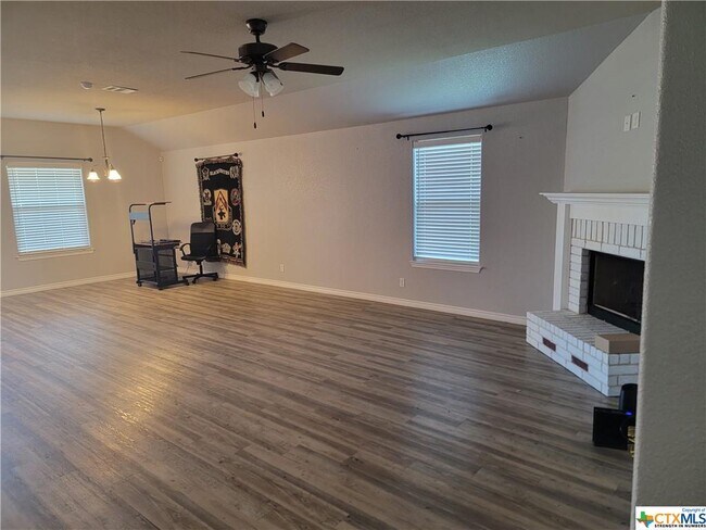 Building Photo - 6705 Keechi Valley Dr