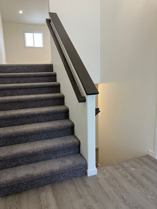 Foto del edificio - New 4 Bedroom/3 Bathroom Twin Home
