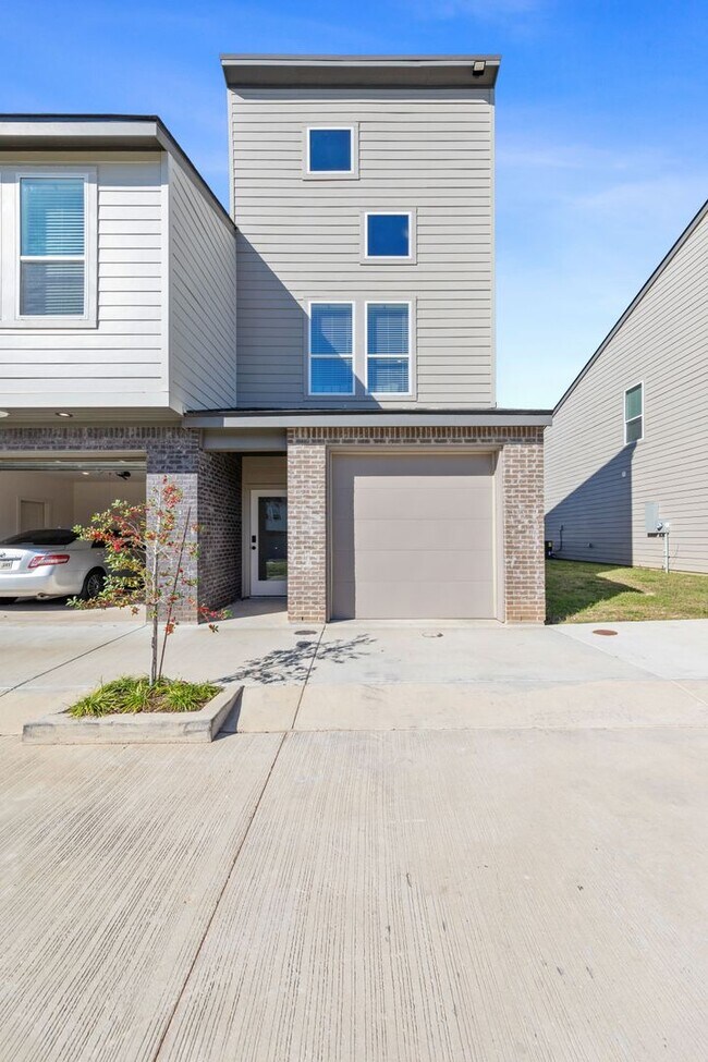 Foto del edificio - 500 Highland Oaks Ln