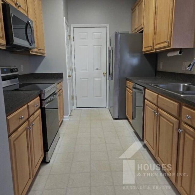 Building Photo - 203 Chardon Pl