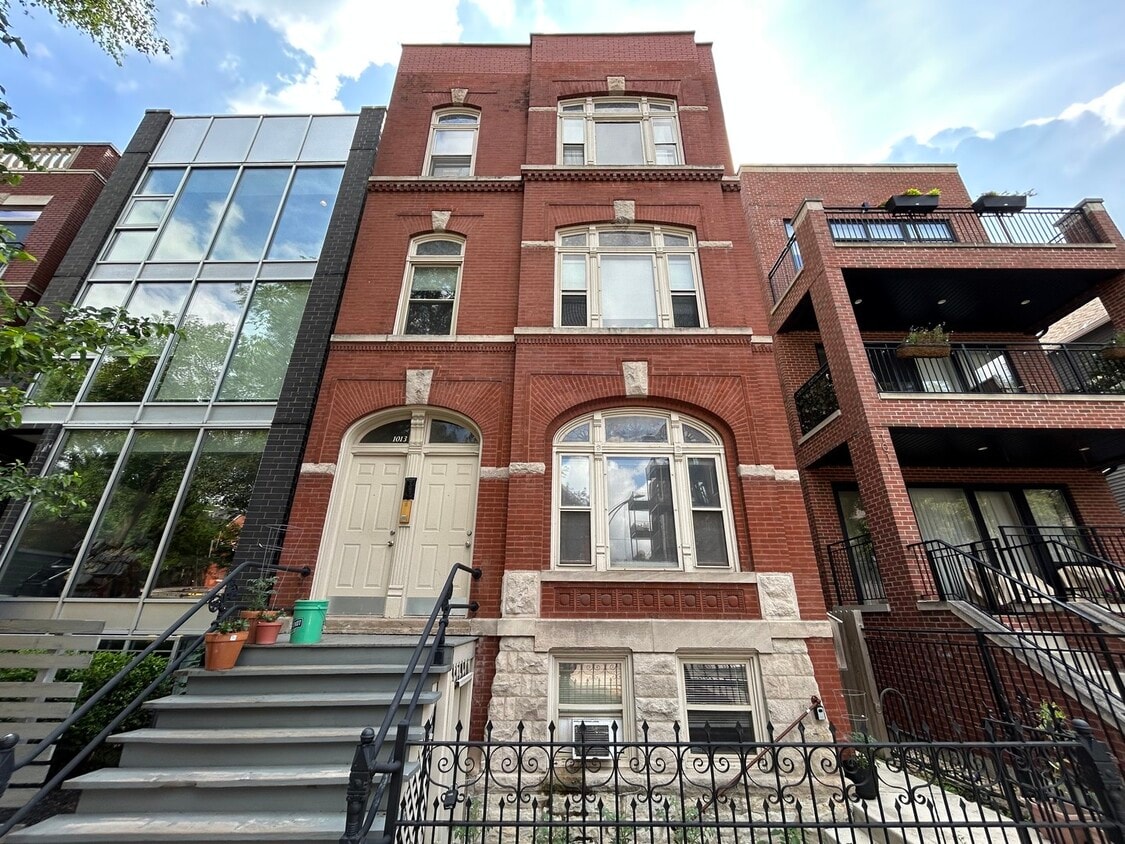 Primary Photo - 1013 N Winchester Ave