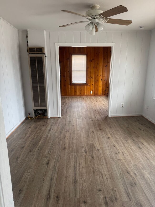 Foto del edificio - HUD ACCEPTED!! 3bedrooms 1bathroom  walking distance to 6th street shopping and restaurants