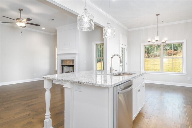 Foto del edificio - Spacious 5-Bedroom Retreat in One of Aubur...