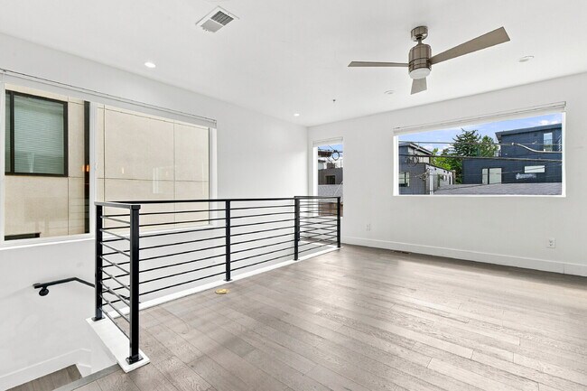 Building Photo - $3,640.95 with $300 Off the first month's rent, 2 Bed, 2.5 Bath Townhome in Denver with Rooftop P...