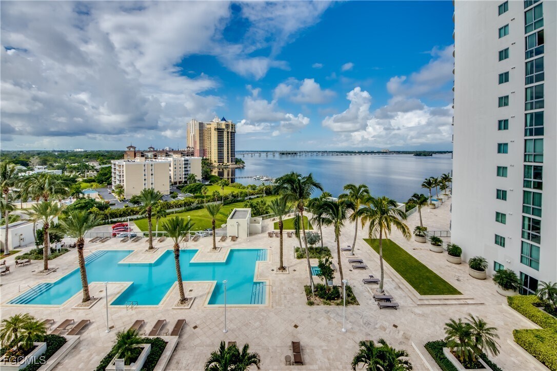 Foto principal - 3000 Oasis Grand Blvd