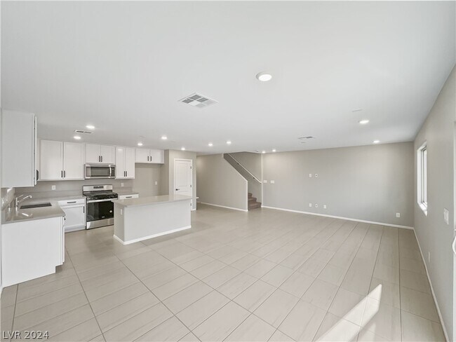 Building Photo - 5411 Barcelona St