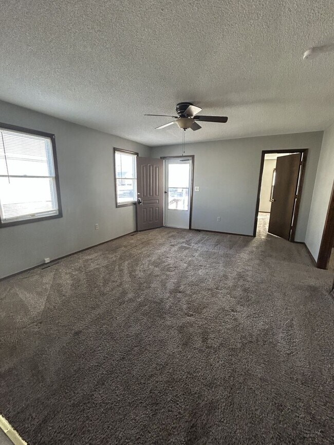 Foto del edificio - Beautiful 3bd/1ba House - Nice Back Deck!