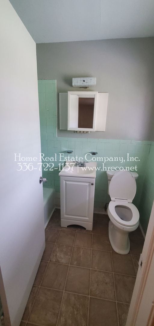 Building Photo - 4170 James St