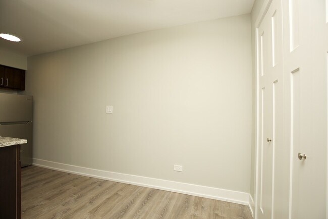 Foto del edificio - 450 W Barry Ave