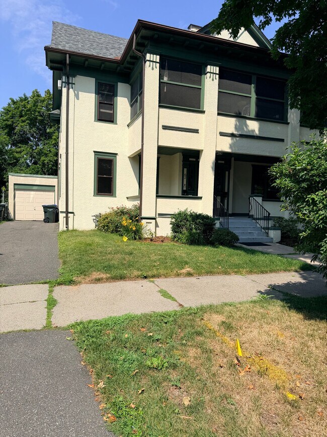 Foto del edificio - 62 Firglade Ave