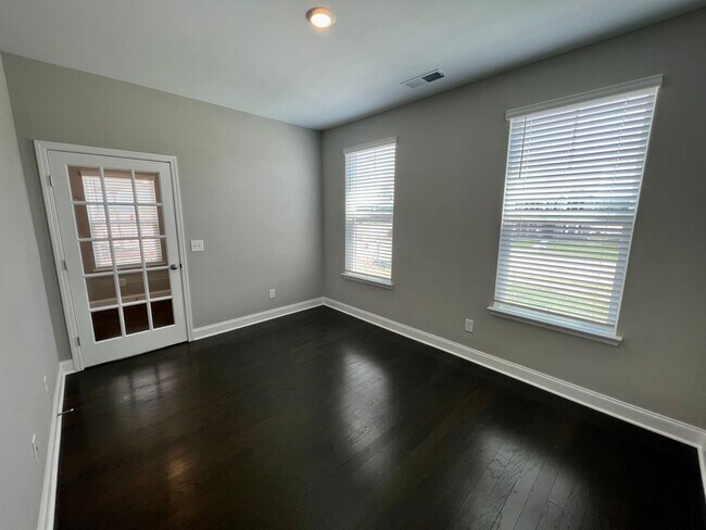 Building Photo - Half Off First Month's Rent! Beautiful 3 B...