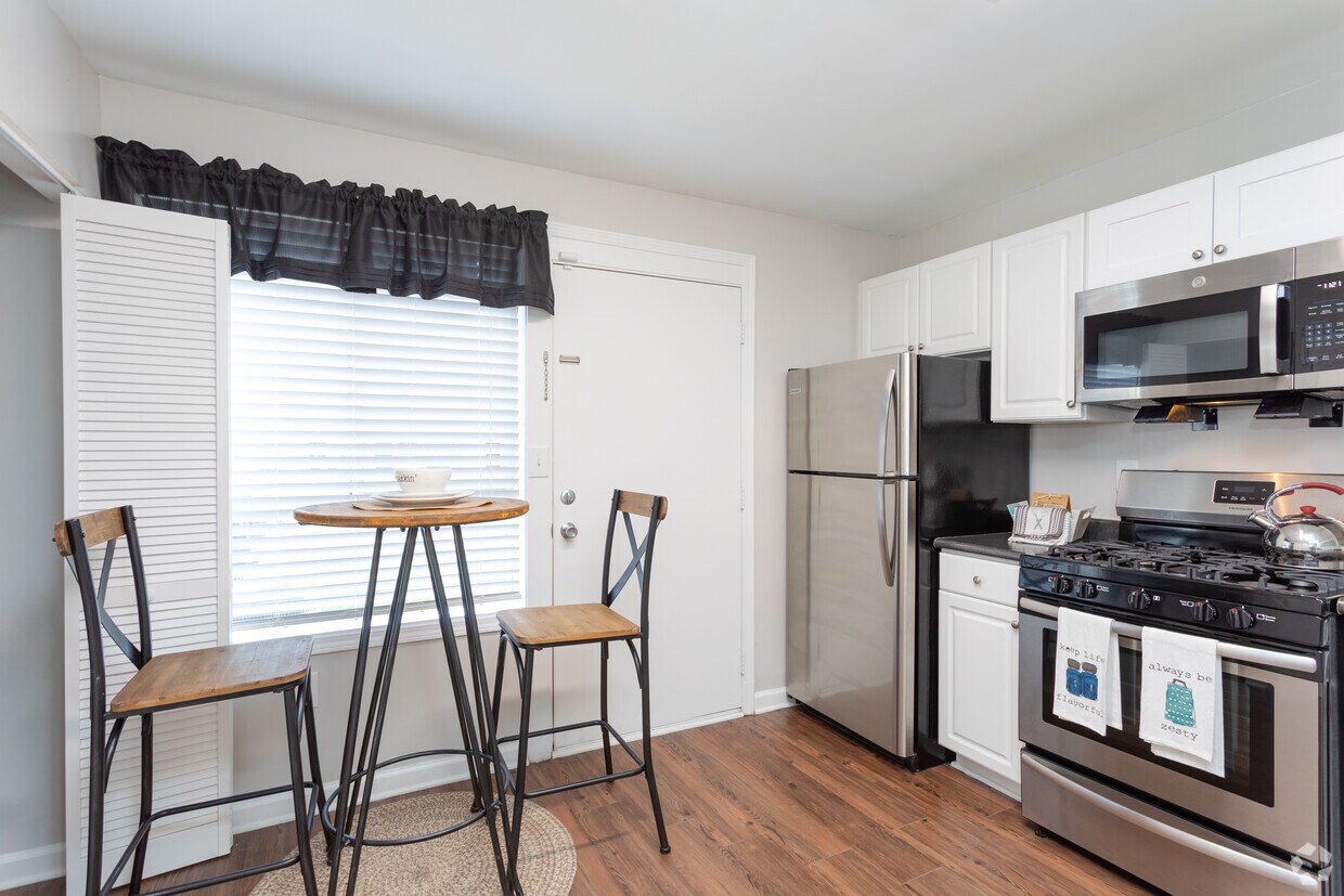 Brook Hill Townhouse Students Save Up to... Apartments in Raleigh