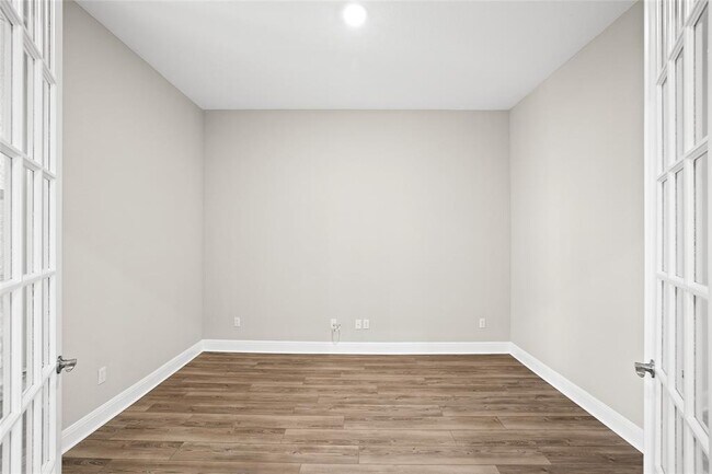 Building Photo - 513 Barnhill Lp