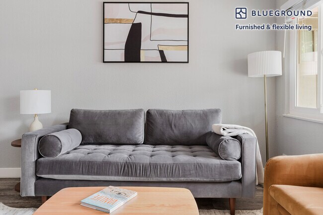 Foto del edificio - 727 Layne Ct