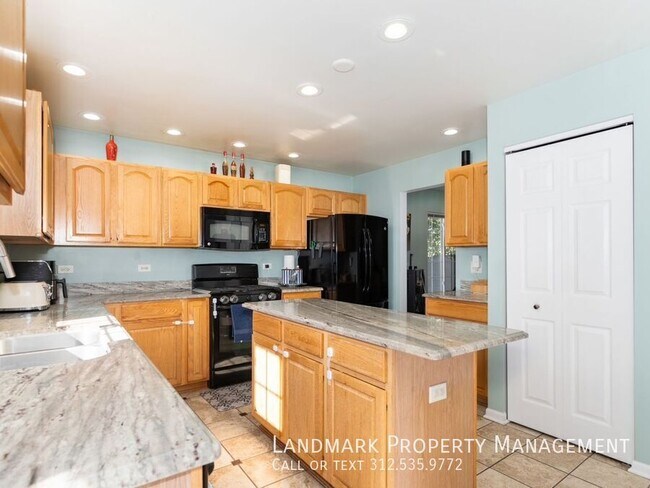 Building Photo - 20857 Brentwood Ct