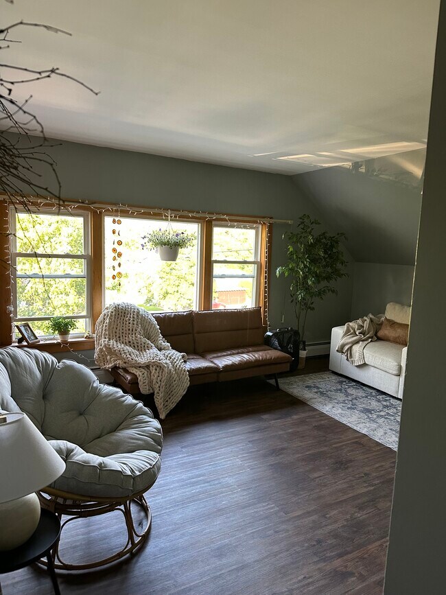 Foto del edificio - 121 Main Rd