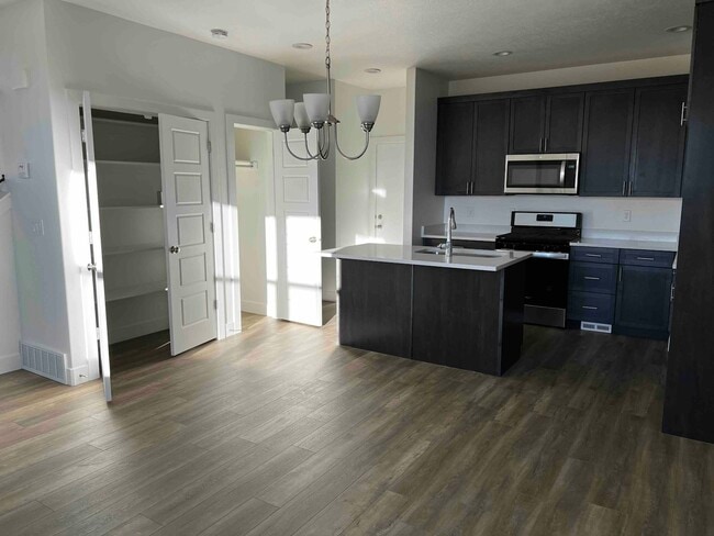 Foto del edificio - 2021 S Sawmill Blvd