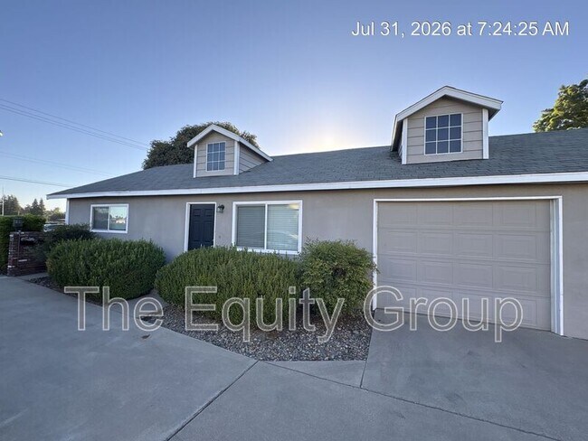 Building Photo - 547 E Tulare Ave