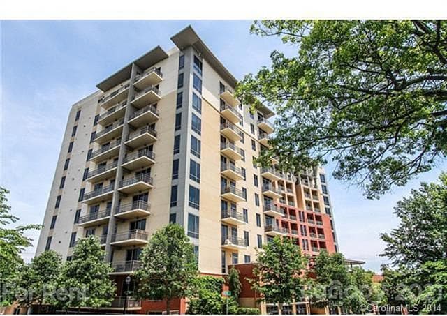 Building Photo - 701 Royal Ct