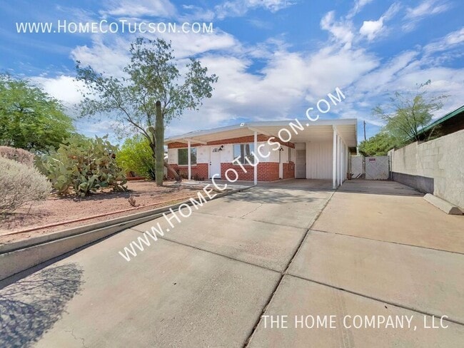 Building Photo - 720 W Alturas St
