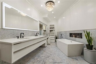 Building Photo - 4000 Bouquete St
