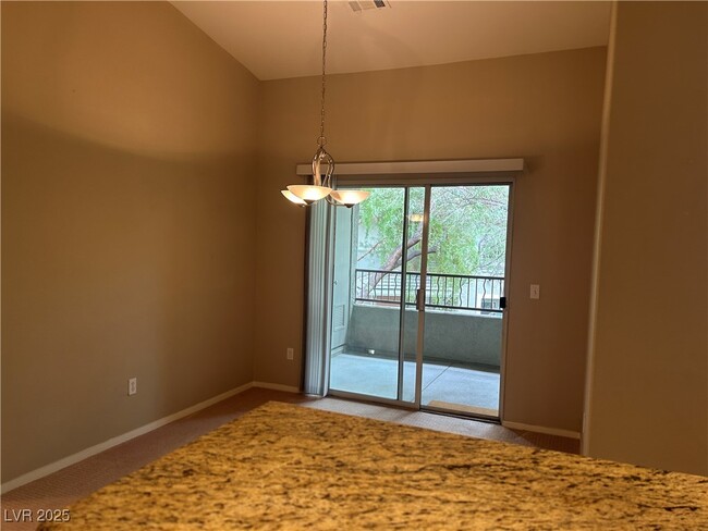 Building Photo - 904 Domnus Ln