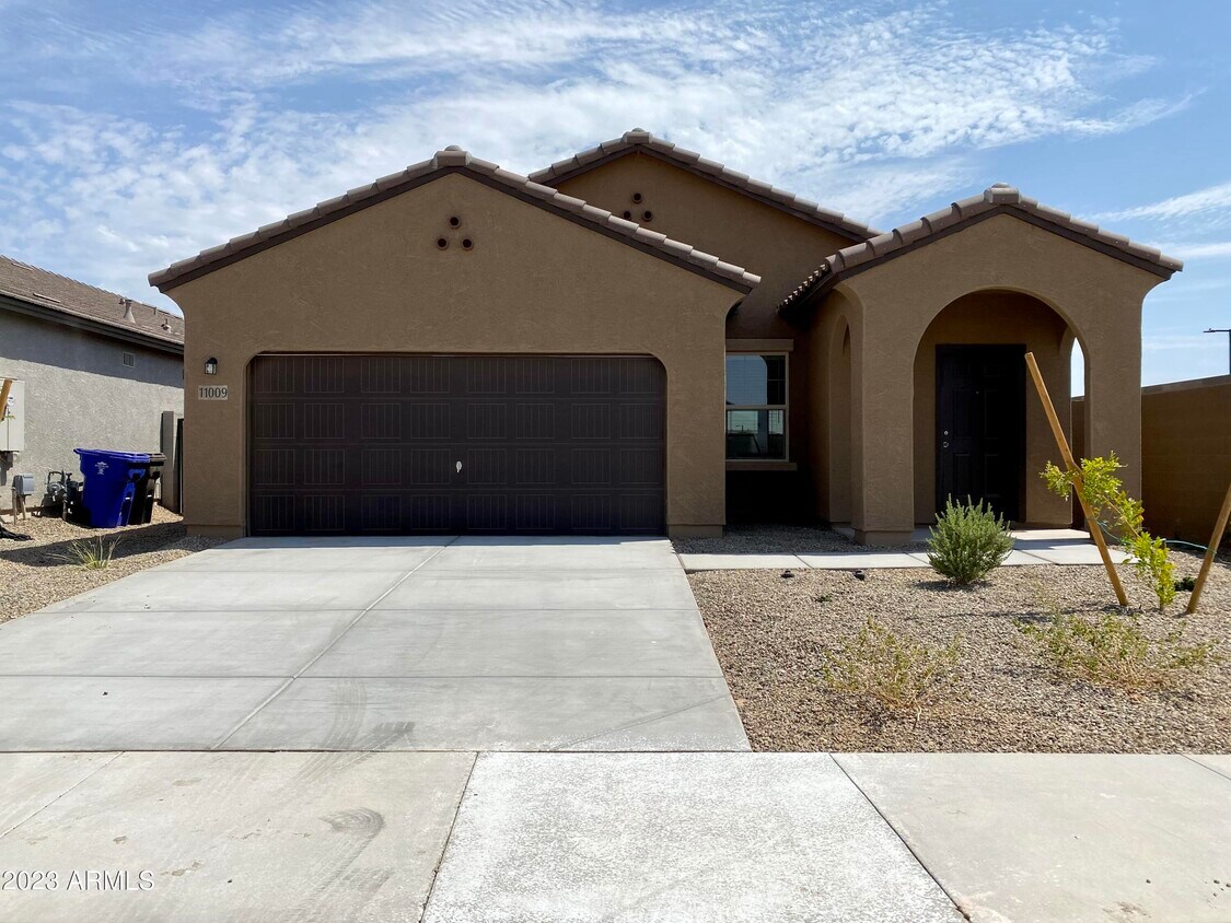 Primary Photo - 11009 N 165th Ave