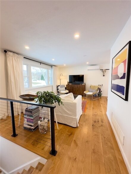 Photo - 14 Pocahontas Dr House