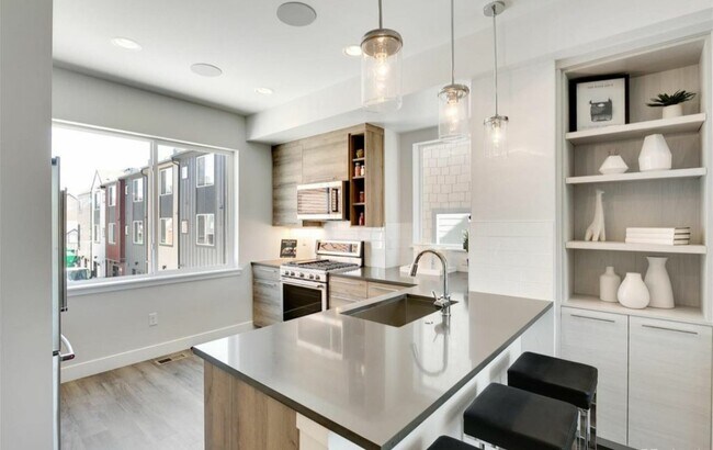 2nd level Kitchen - 1075 Chase St