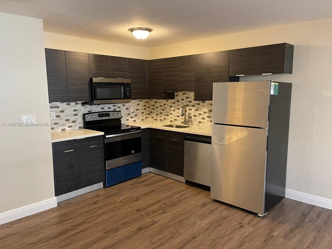 1802 NW 52nd Ave Unit 1802, Lauderhill, FL 33313 Room for Rent in