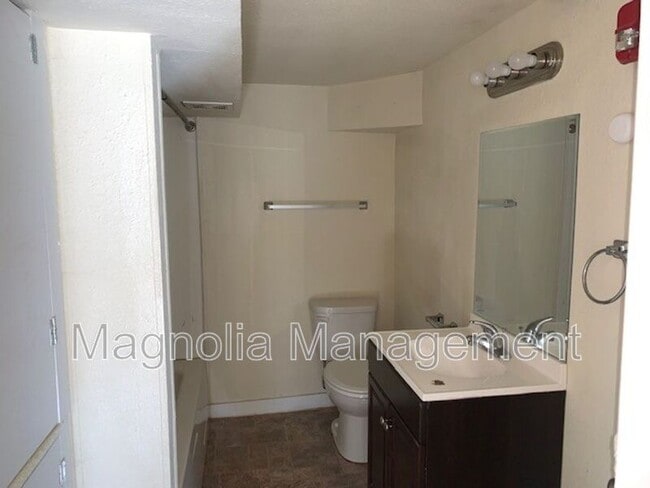 Building Photo - 514 N Beckford Dr