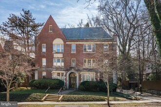 Building Photo - 3028 Porter St NW