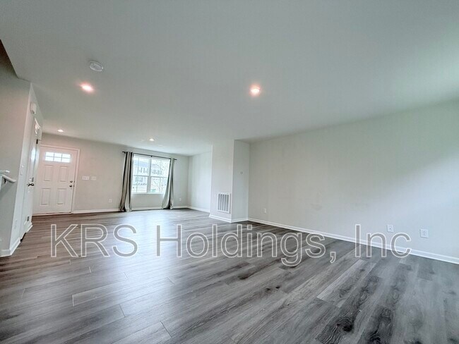 Foto del edificio - 379 Hunting Wood Dr