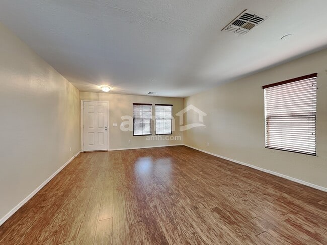 Building Photo - 3219 W Saint Anne Ave