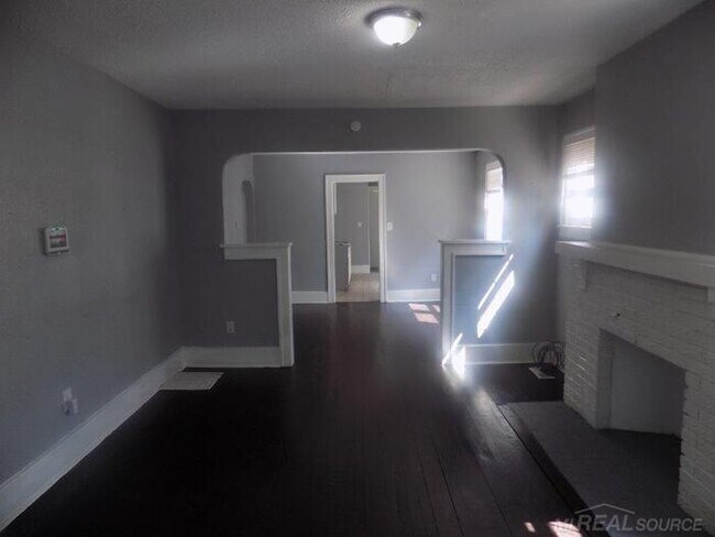 Foto del edificio - 6334 Tuxedo St