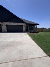 Building Photo - 8142-8150 Sawdust Trl