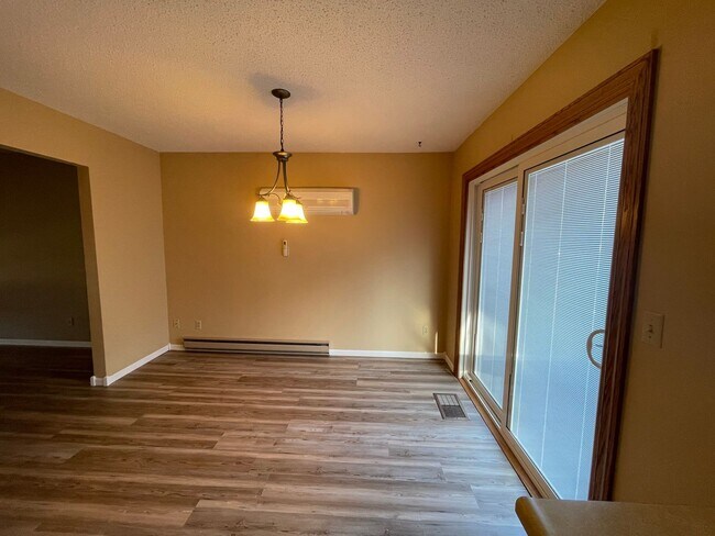 Foto del edificio - 2 bd/1.5 Bath Townhome FOR RENT!!