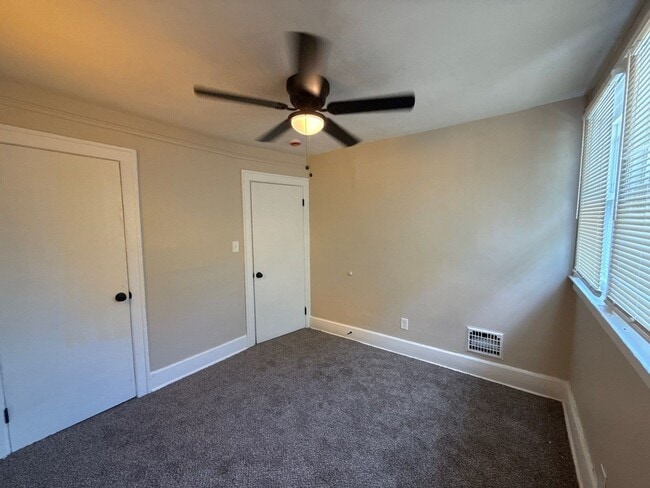 Building Photo - This beautifully updated 3-bedroom, 1-bath single-family home is ready for move-in!