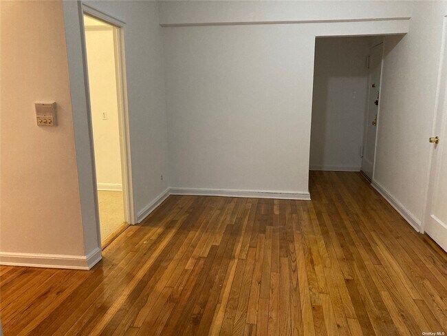 Foto del edificio - 46 Schenck Ave