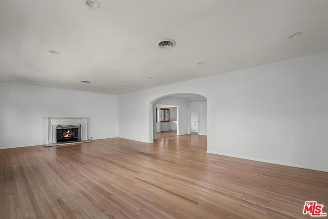 Foto del edificio - 157 S Elm Dr