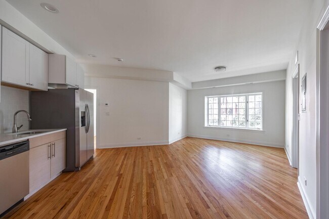 Building Photo - 3107 N Harding Ave