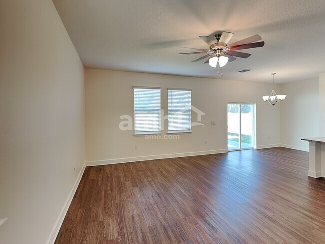 Foto del edificio - 4615 Reisswood Loop