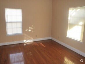 Building Photo - 2413 Marengo St