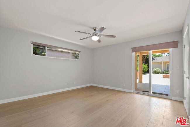 Building Photo - 15424 Camarillo St