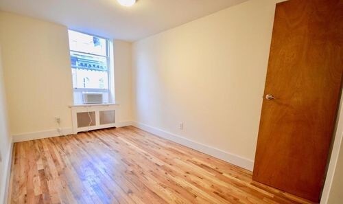 Building Photo - 50 W 76th St