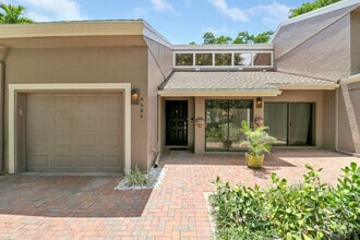 Building Photo - 6680 Thornhill Ct