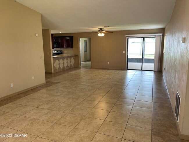 Foto del edificio - 57 Westmount Ln